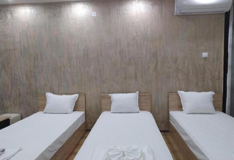 スタンダード４人部屋, каламанди