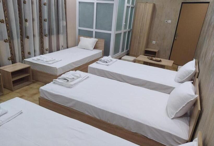 スタンダード４人部屋, каламанди