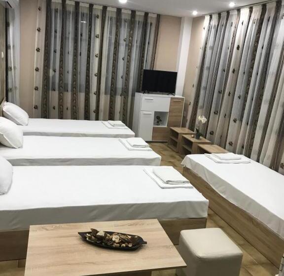 スタンダード４人部屋, каламанди