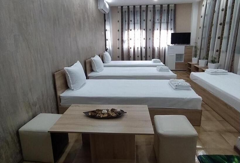 スタンダード４人部屋, каламанди