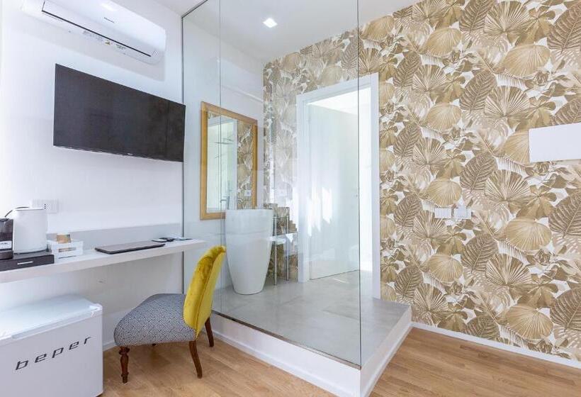 高级大房间, Almi