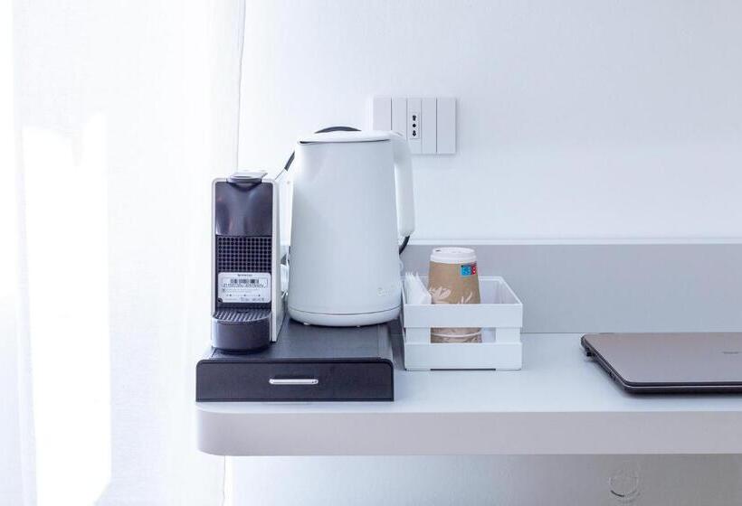 高级大房间, Almi