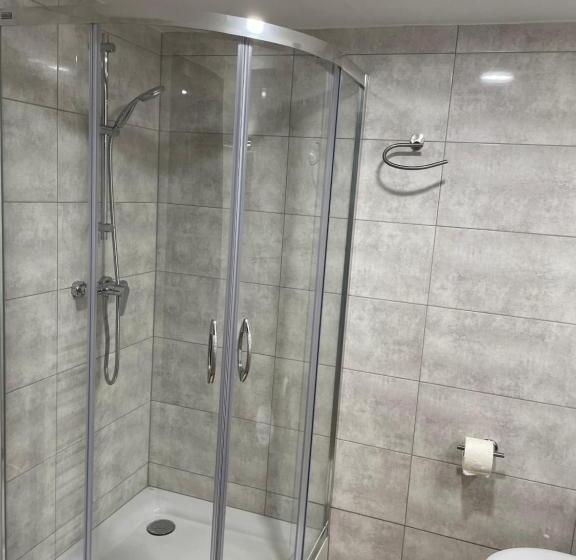 标准三人间, Penzión U Dvoch Levov