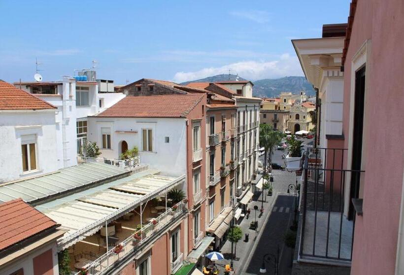 キングサイズベッドのデラックスルーム, Margiò House