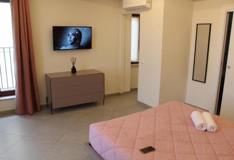 デラックスルーム, Margiò House