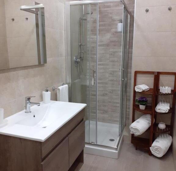 اتاق لوکس با چشمانداز, Maison Marguerite