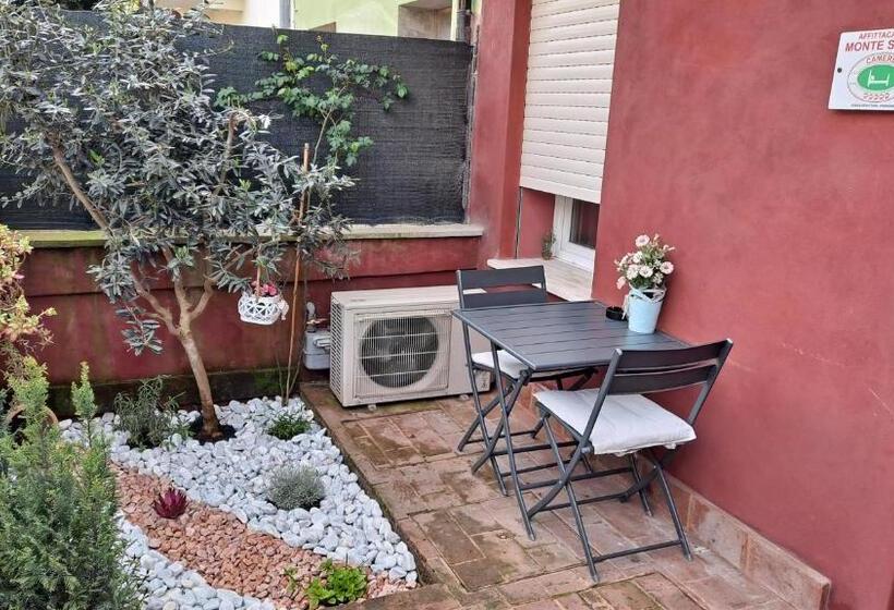 اتاق استاندارد با تراس, Appartamenti Monte Selce