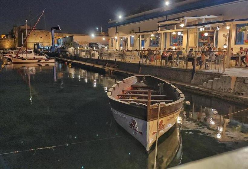 اتاق استاندارد چهارنفره با بالکن, Room27