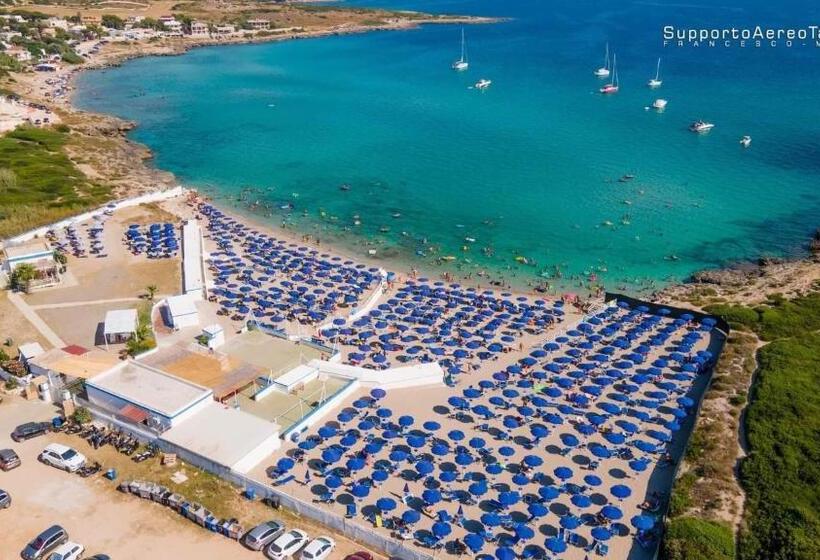 اتاق استاندارد چهارنفره با بالکن, Room27