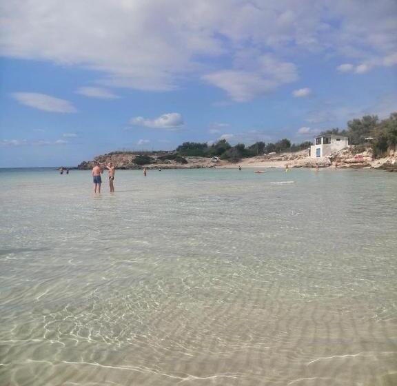 اتاق استاندارد چهارنفره با بالکن, Room27