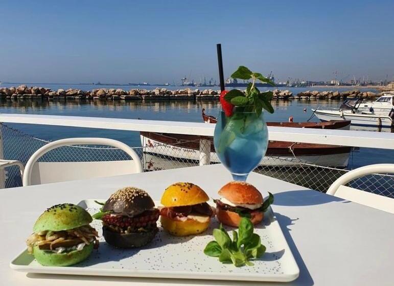 اتاق استاندارد چهارنفره با بالکن, Room27