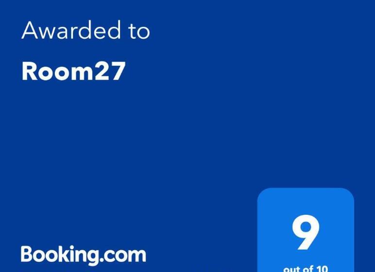 اتاق استاندارد چهارنفره با بالکن, Room27