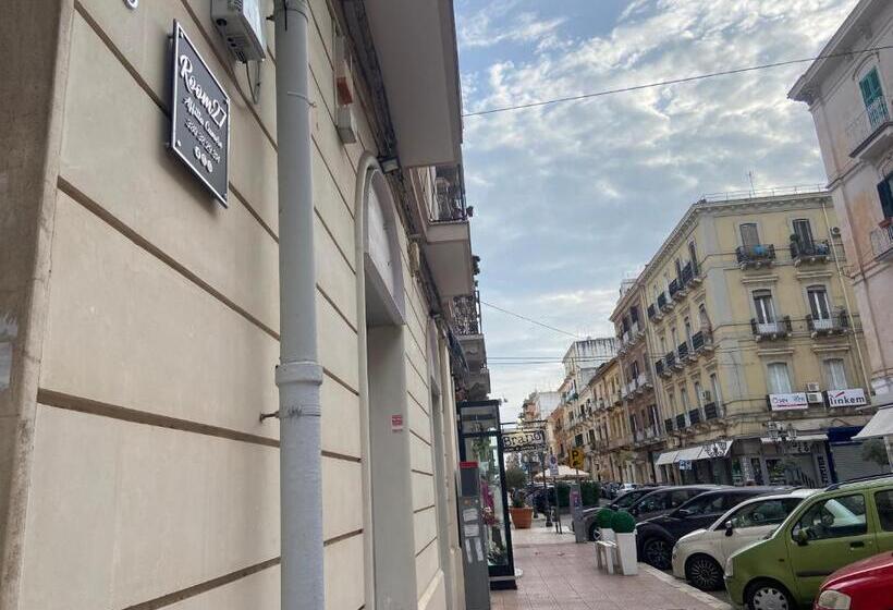 اتاق استاندارد چهارنفره با بالکن, Room27