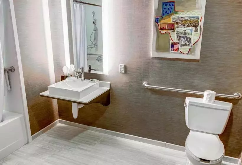 身障者適用スイートルーム, Cambria Hotel Plano Frisco