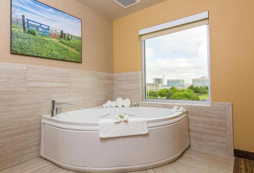 سوئیت با وان آب گرم, Cambria Hotel Plano   Frisco