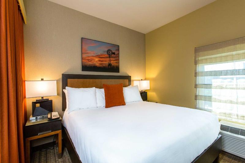 스위트 킹사이즈 침대, Cambria Hotel Plano   Frisco
