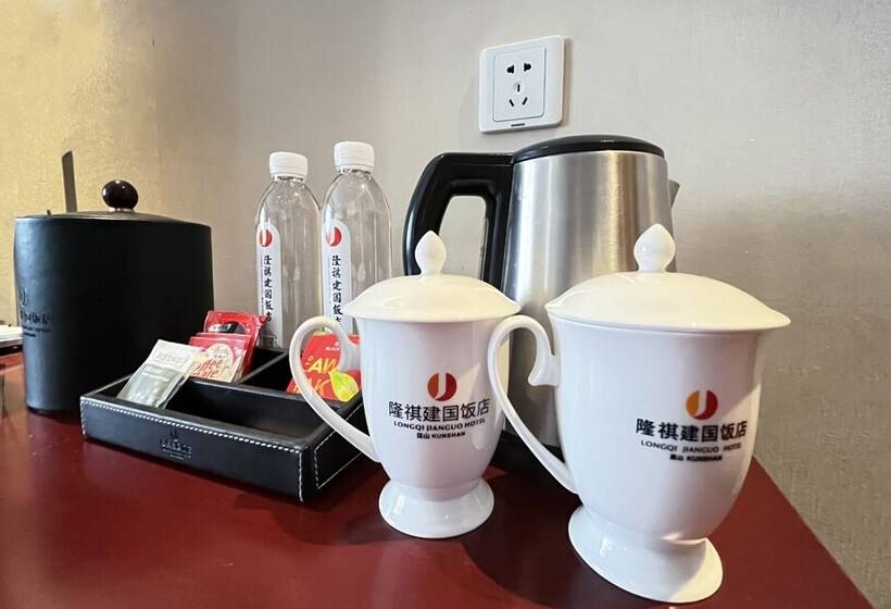 スーペリアールーム, Longqi Jianguo