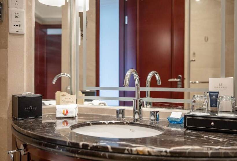 デラックスルーム, Longqi Jianguo