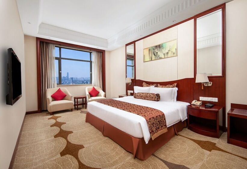 デラックスルーム, Longqi Jianguo