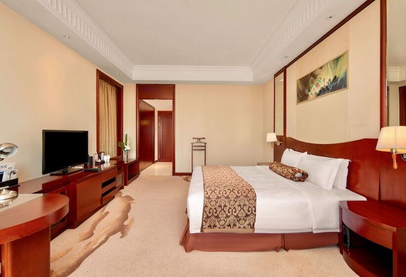 デラックスルーム, Longqi Jianguo