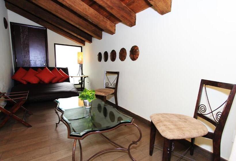 סוויטת ג'וניור, Plaza Gallery Hotel Boutique