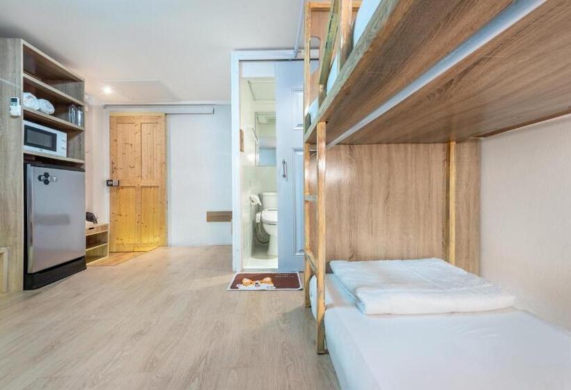 4인용 스탠다드 룸, โรงแรมชิบะรูม นครราชสีมา สาขามหาวิทยาลัยเทคโนโลยีสุรนารี