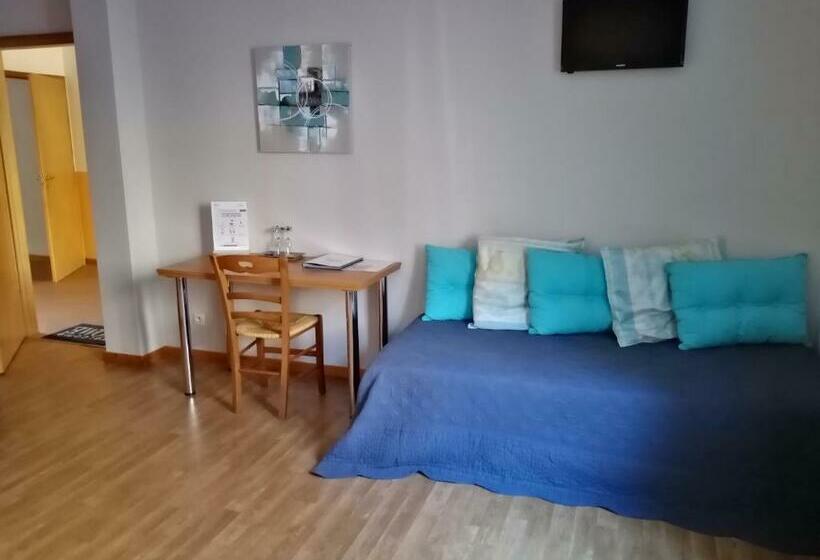 スタンダードトリプルルーム, Chambres Thirion