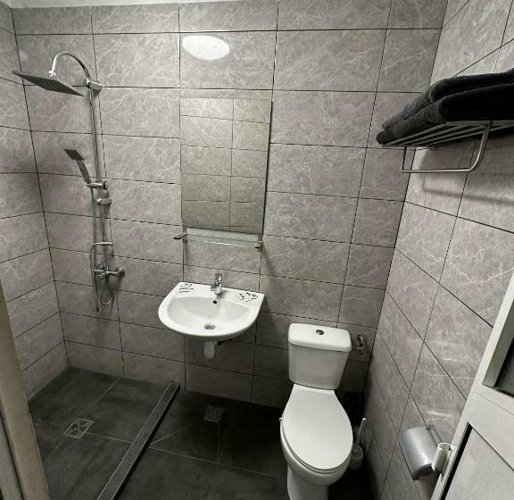 اتاق استاندارد سه نفره, Casa Bucovineană