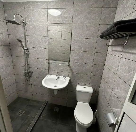 اتاق استاندارد سه نفره, Casa Bucovineană