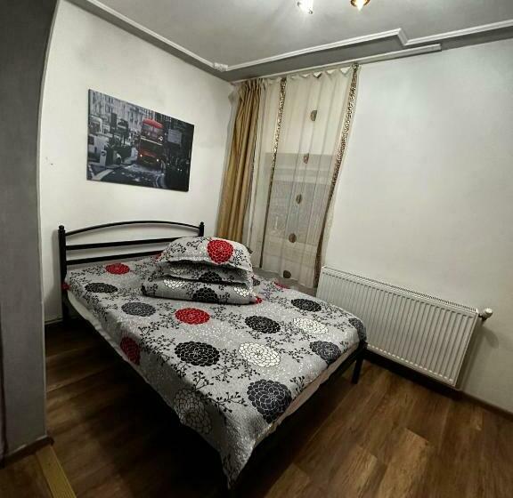 اتاق استاندارد سه نفره, Casa Bucovineană
