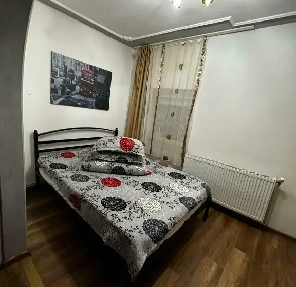 اتاق استاندارد سه نفره, Casa Bucovineană