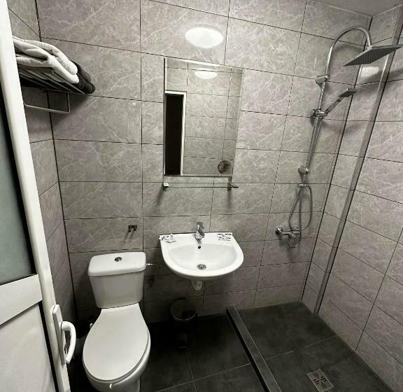 اتاق راحتی سه تخته, Casa Bucovineană