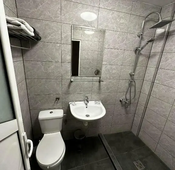 اتاق راحتی سه تخته, Casa Bucovineană