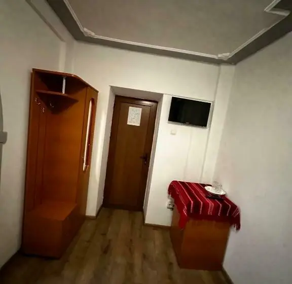 اتاق راحتی سه تخته, Casa Bucovineană