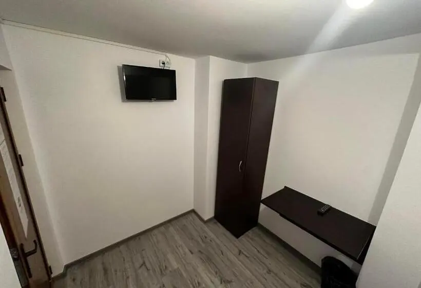 اتاق استاندارد با سرویس بهداشتی مشترک, Casa Bucovineană