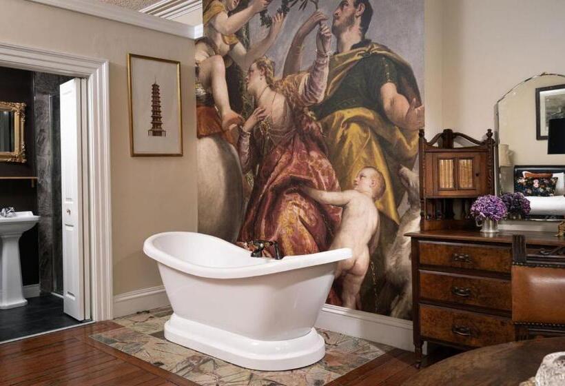 חדר סופריור עם מיטת קינג, The Harrison Chambers Of Distinction