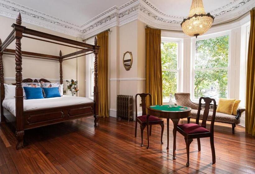 חדר סופריור עם מיטת קינג, The Harrison Chambers Of Distinction