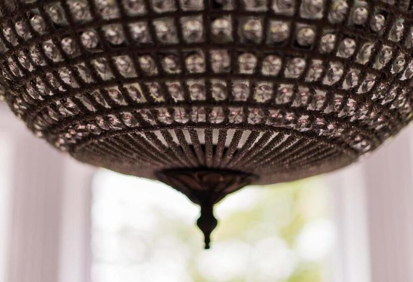 חדר סופריור עם מיטת קינג, The Harrison Chambers Of Distinction