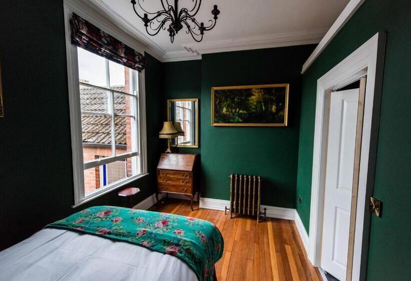 חדר בסיסי, The Harrison Chambers Of Distinction