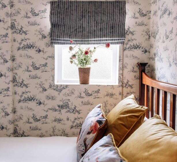 חדר בסיסי, The Harrison Chambers Of Distinction