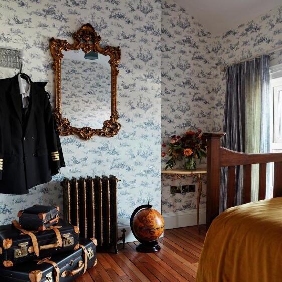 חדר בסיסי, The Harrison Chambers Of Distinction