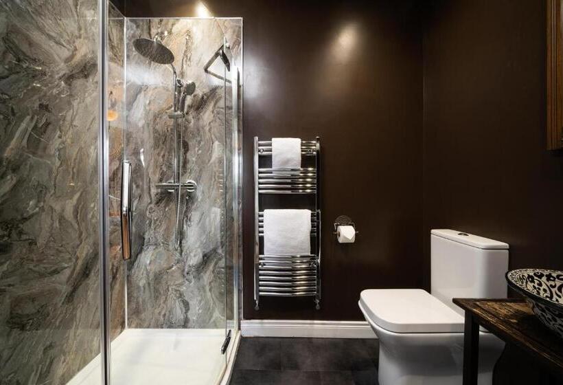 חדר דלוקס, The Harrison Chambers Of Distinction