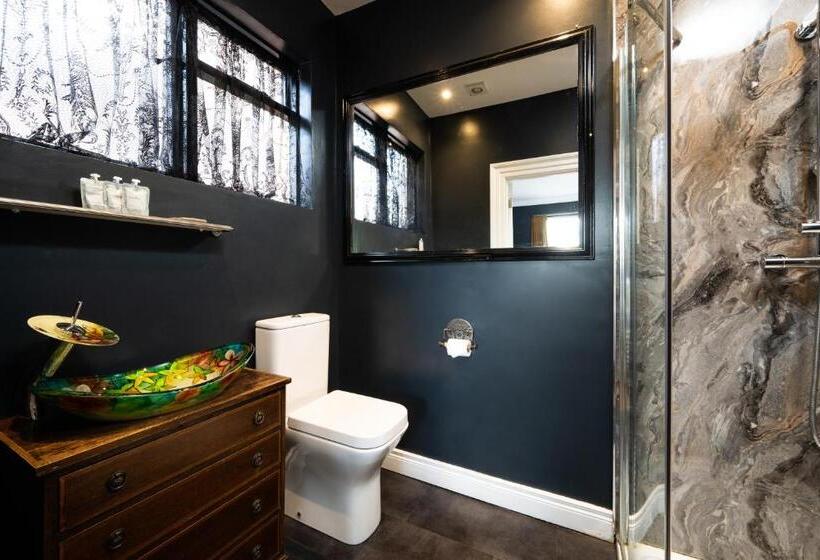 חדר דלוקס, The Harrison Chambers Of Distinction