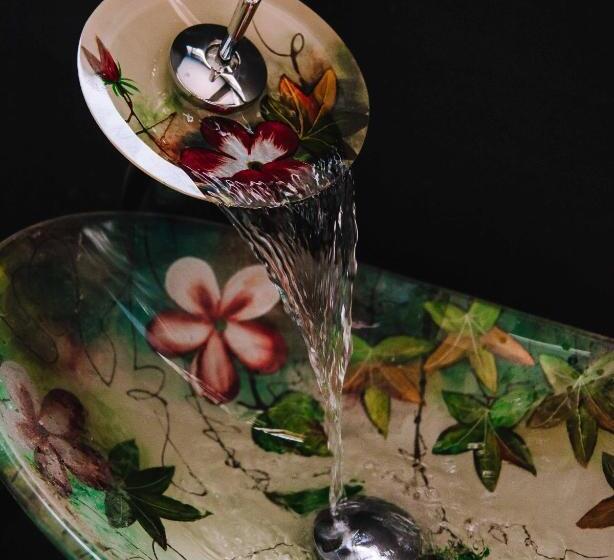 חדר דלוקס, The Harrison Chambers Of Distinction