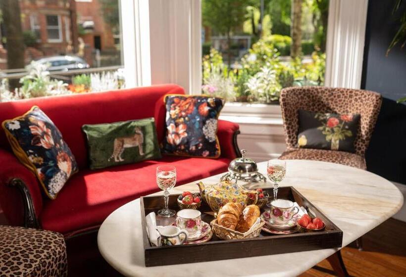 חדר דלוקס, The Harrison Chambers Of Distinction