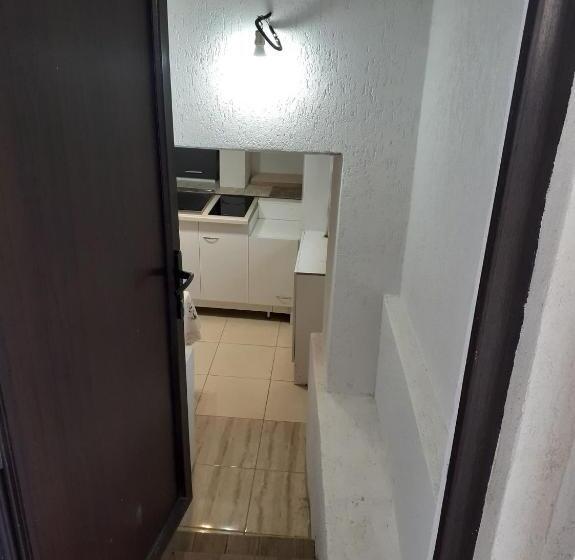 חדר קומפורט לשלושה, Casa Andy