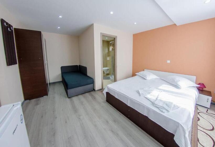 חדר קומפורט לשלושה, Casa Andy