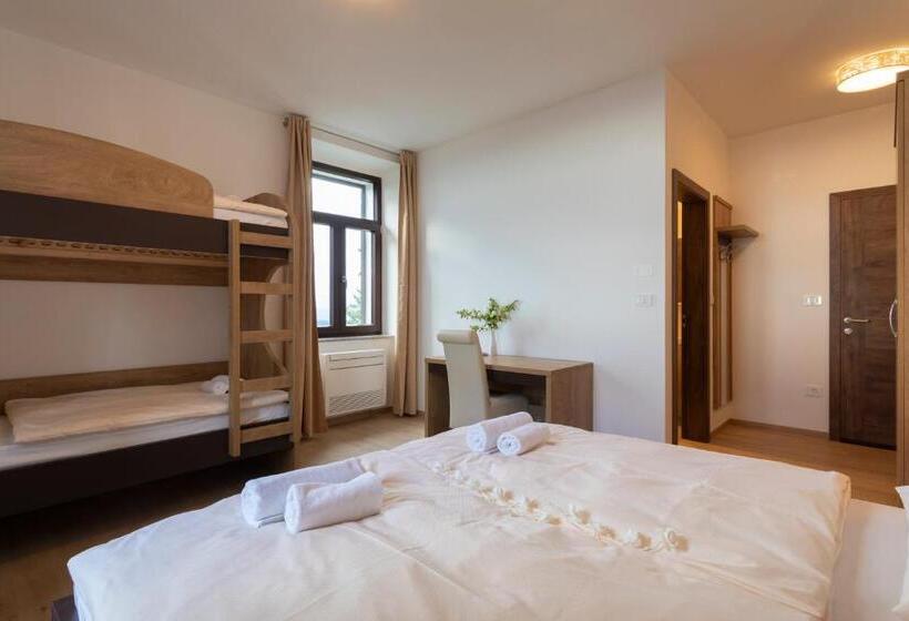 اتاق خانوادگی, Peregrin Sveta Gora