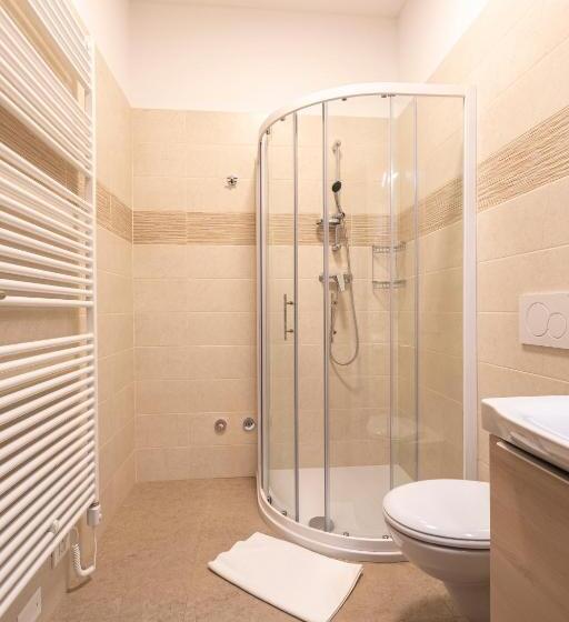 اتاق خانوادگی, Peregrin Sveta Gora