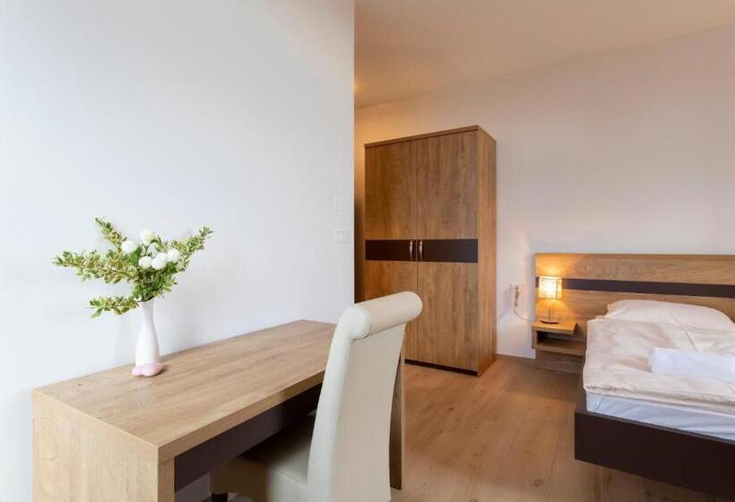 سوییت خانوادگی, Peregrin Sveta Gora